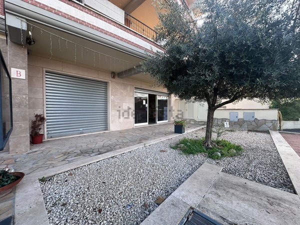 locale commerciale in affitto a Roma in zona Tor di Quinto