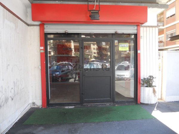 locale commerciale in affitto a Roma in zona Ostia