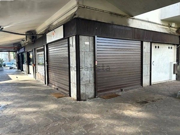 locale commerciale in affitto a Roma in zona Casal Palocco