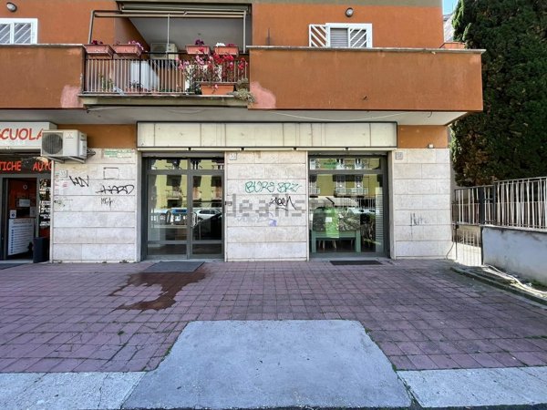 locale commerciale in affitto a Roma