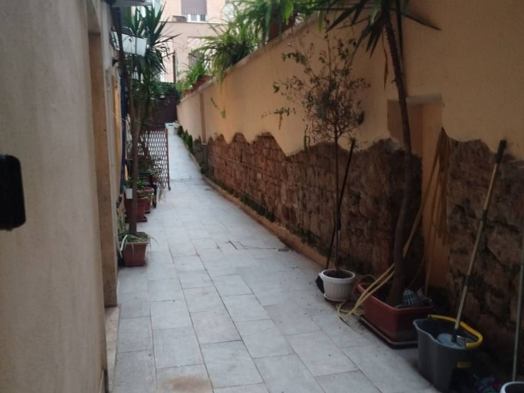 negozio in affitto a Roma in zona Esquilino