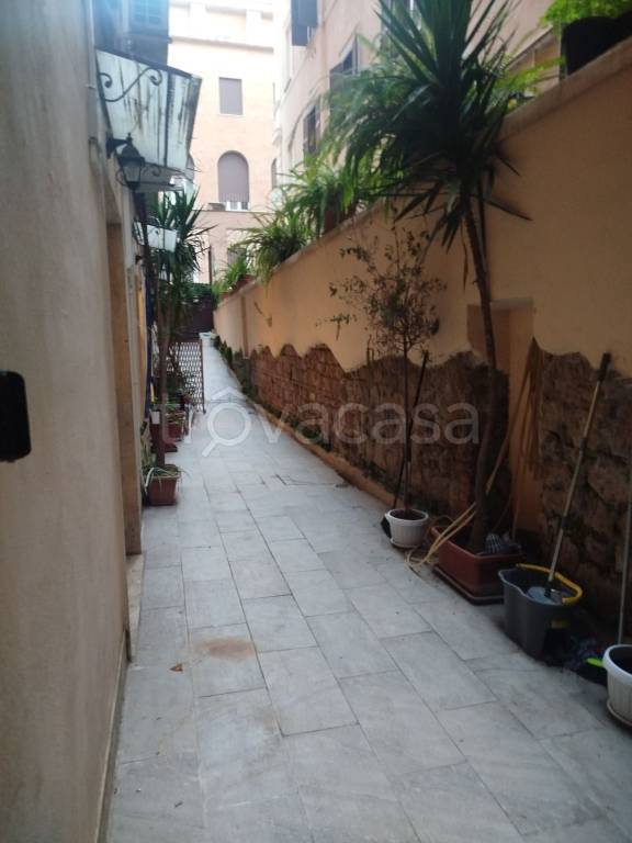 negozio in affitto a Roma in zona Esquilino