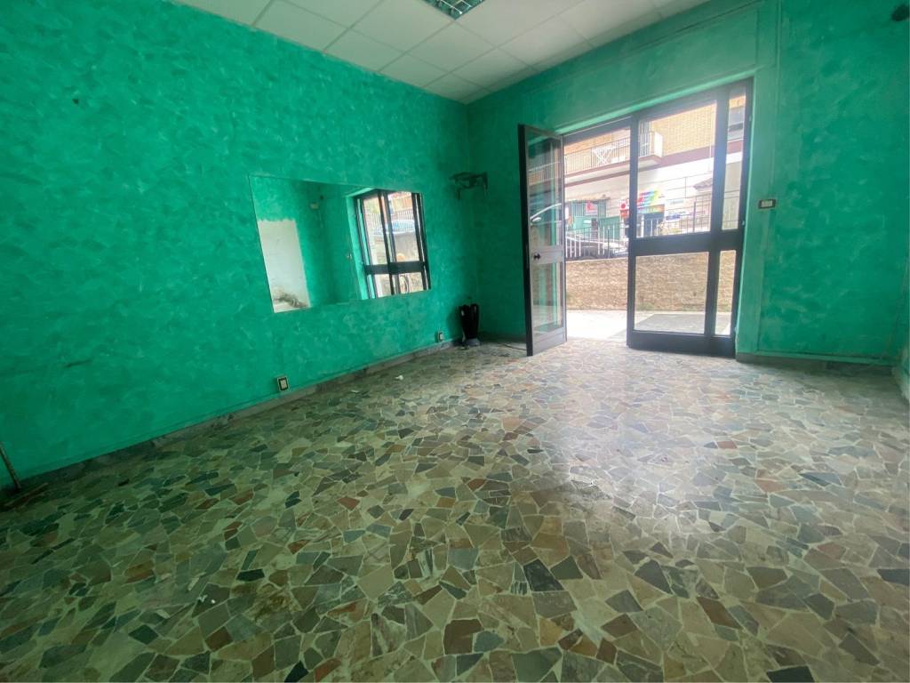 negozio in affitto a Roma in zona Tor Bella Monaca