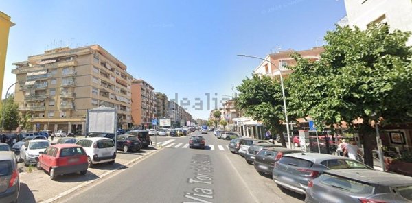 locale commerciale in affitto a Roma in zona Prenestino-Centocelle