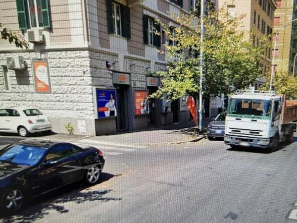 negozio in affitto a Roma in zona Appio Latino