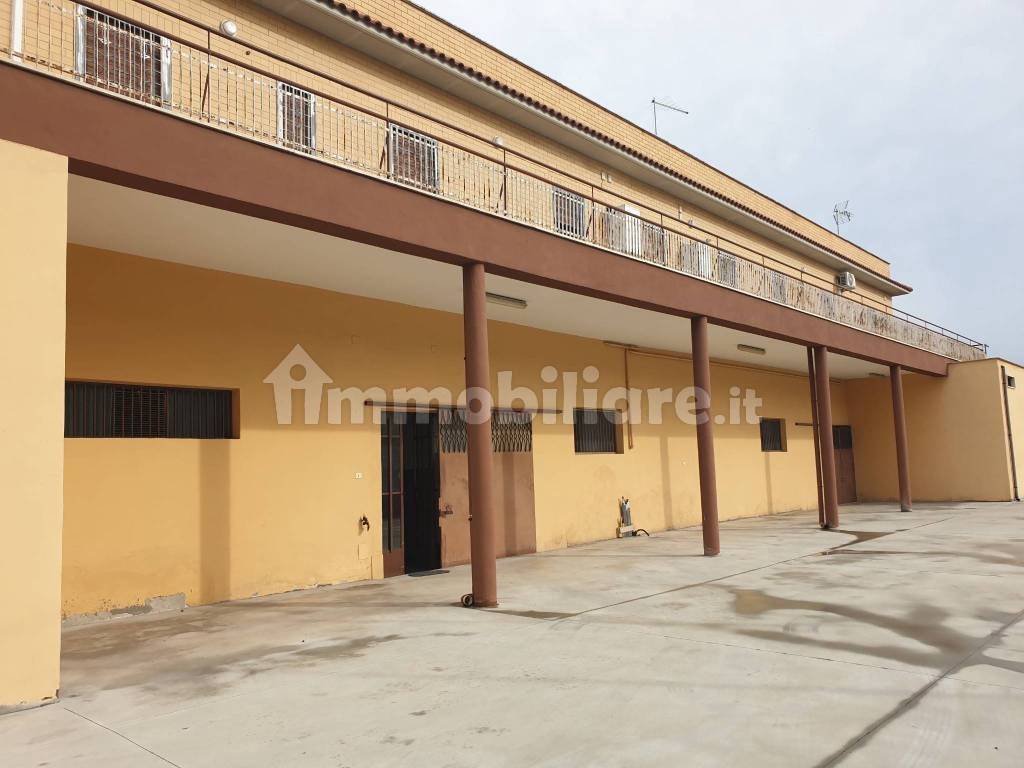 locale commerciale in affitto a Roma in zona Romanina