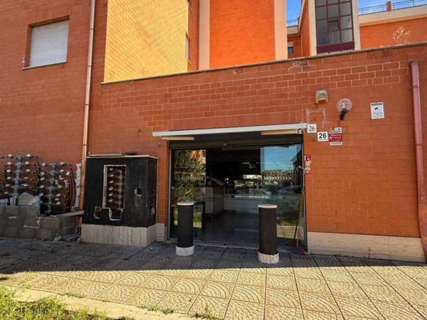 negozio in affitto a Roma in zona Finocchio