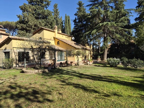 casa indipendente in affitto a Roma in zona Appio Claudio