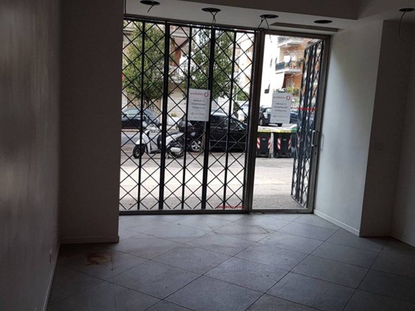 negozio in affitto a Roma in zona Torrevecchia