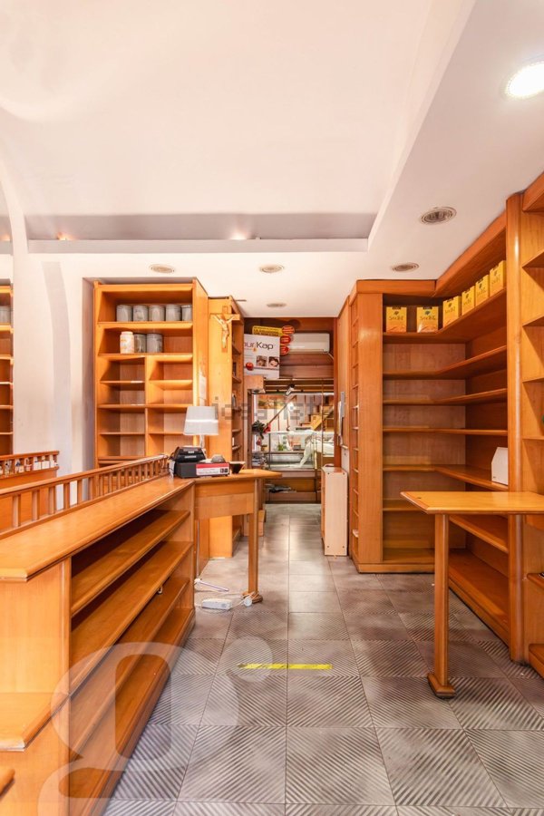 locale commerciale in affitto a Roma in zona Rione Borgo