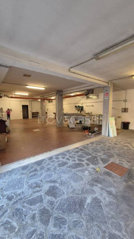 negozio in affitto a Roma in zona Torre Angela