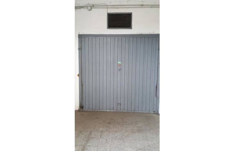 locale commerciale in affitto a Roma in zona Appio Claudio