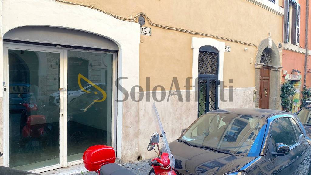 negozio in affitto a Roma in zona Rione Monti/Campitelli