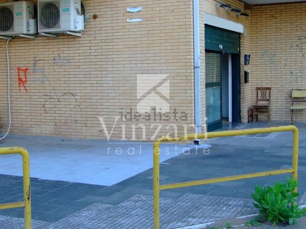 locale commerciale in affitto a Roma in zona Acilia