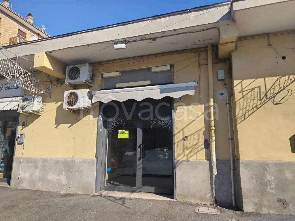negozio in affitto a Roma in zona Torre Angela