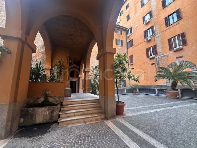 appartamento in affitto a Roma in zona Parione/Sant'Eustachio