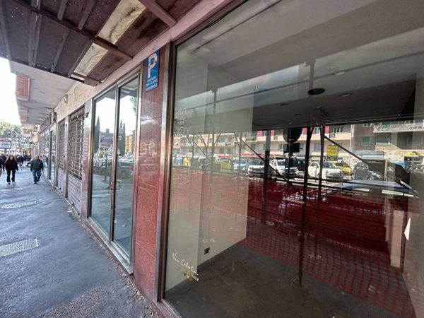 negozio in affitto a Roma in zona Appio Latino