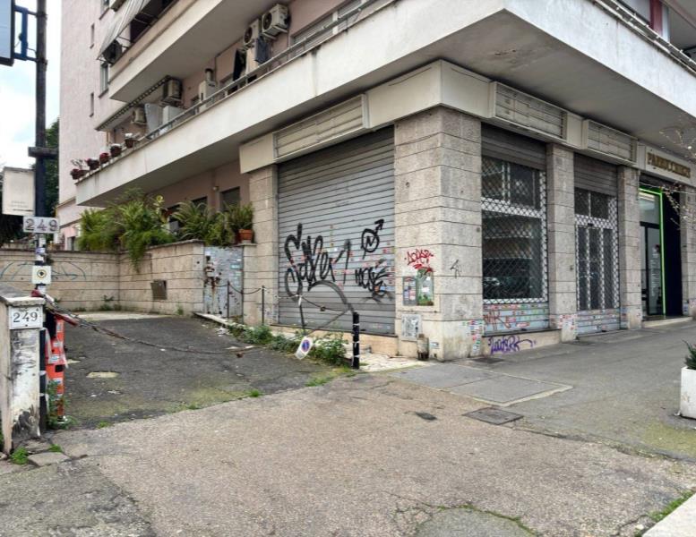 negozio in affitto a Roma in zona Aurelio