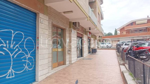negozio in affitto a Roma in zona Primavalle