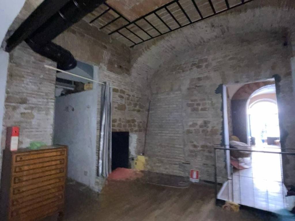 negozio in affitto a Roma in zona Rione Monti/Campitelli