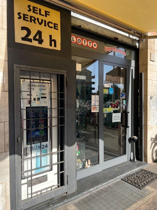 negozio in affitto a Roma