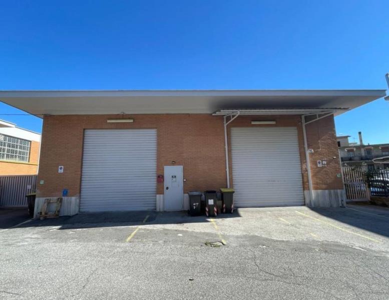 locale commerciale in affitto a Roma