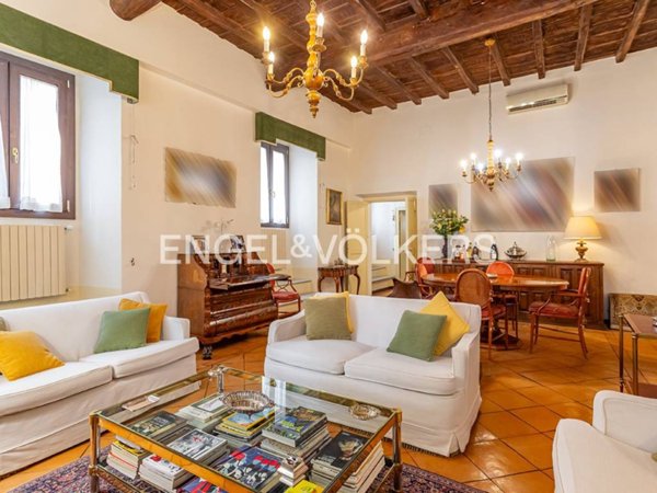 appartamento in affitto a Roma in zona Rione Regola