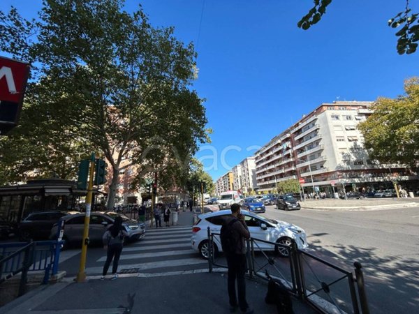 negozio in affitto a Roma in zona Cinecittà