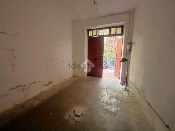 locale di sgombero in affitto a Roma in zona Esquilino