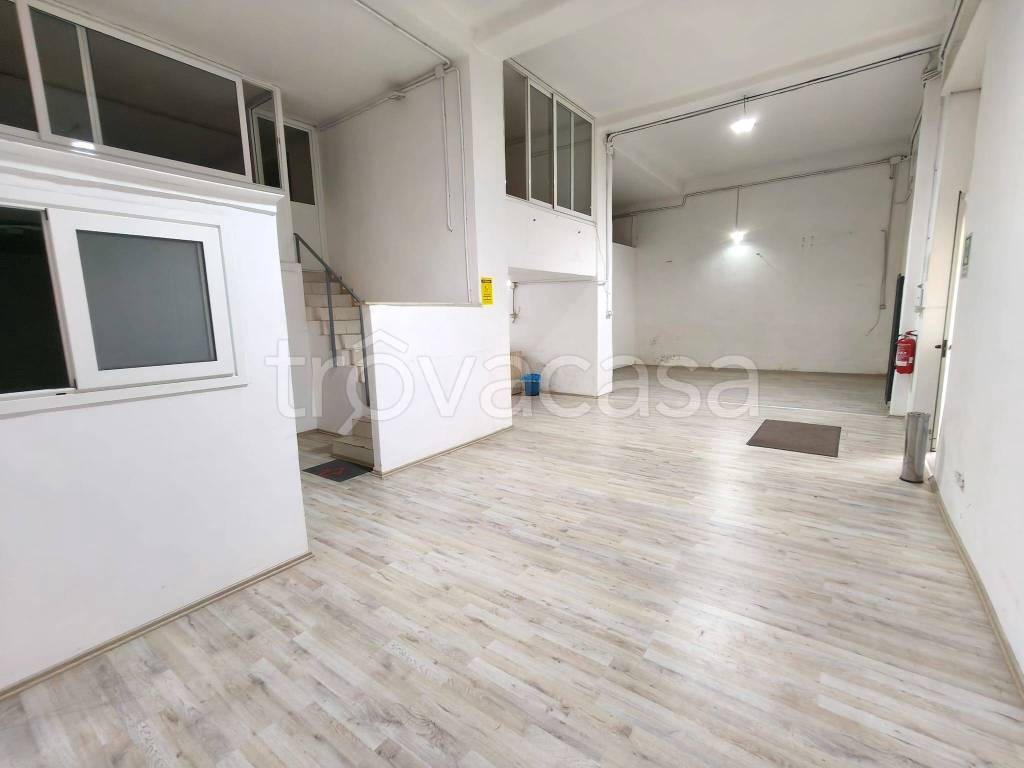 locale commerciale in affitto a Roma in zona Torre Maura