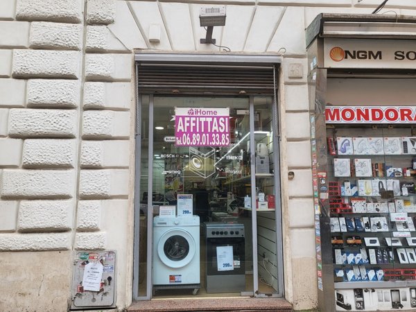 locale commerciale in affitto a Roma