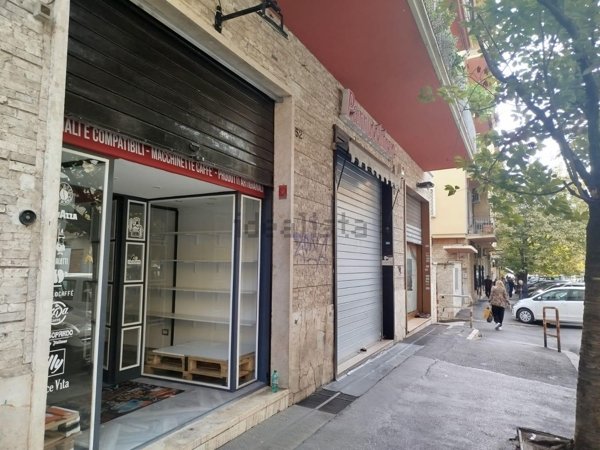 locale commerciale in affitto a Roma in zona Appio Latino
