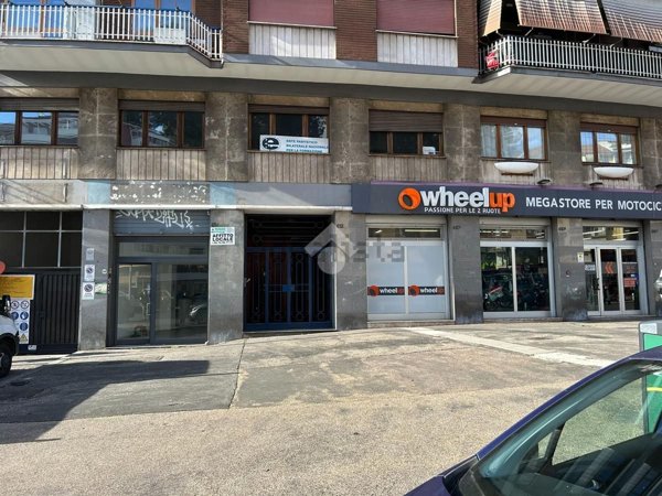 locale commerciale in affitto a Roma