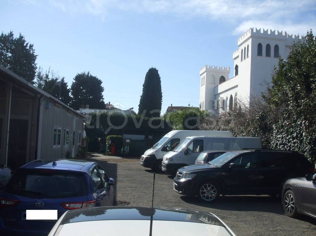 negozio in affitto a Roma in zona Romanina