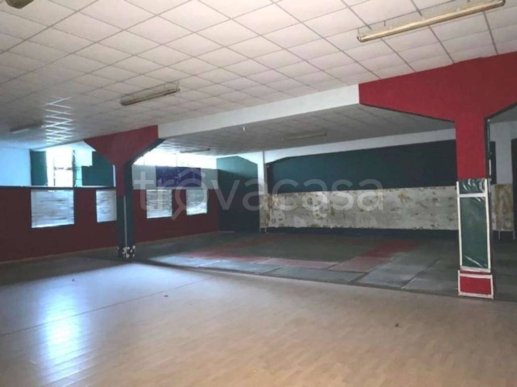 negozio in affitto a Roma in zona Appio Claudio