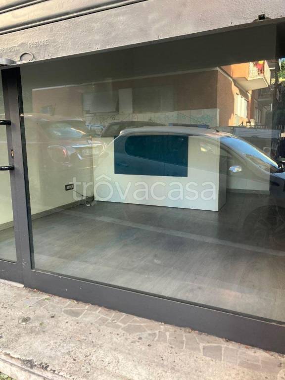negozio in affitto a Roma