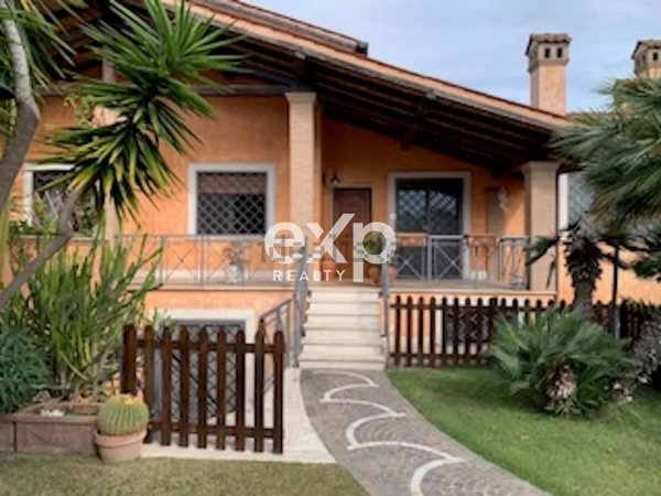 casa indipendente in affitto a Roma in zona Infernetto