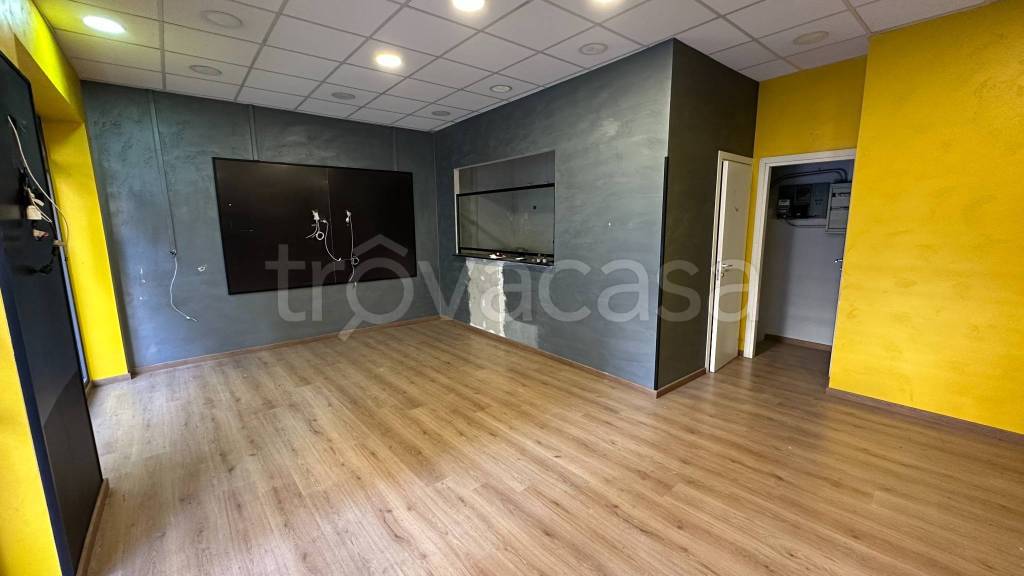 negozio in affitto a Roma in zona Tuscolano