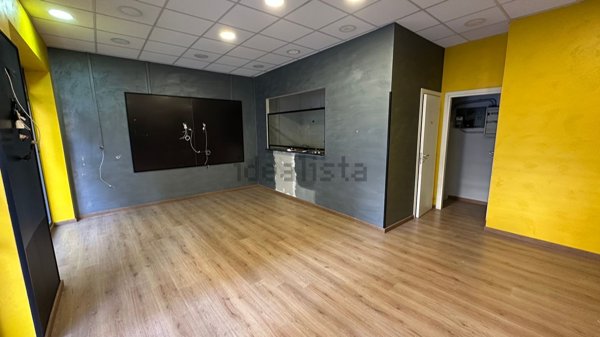 locale commerciale in affitto a Roma