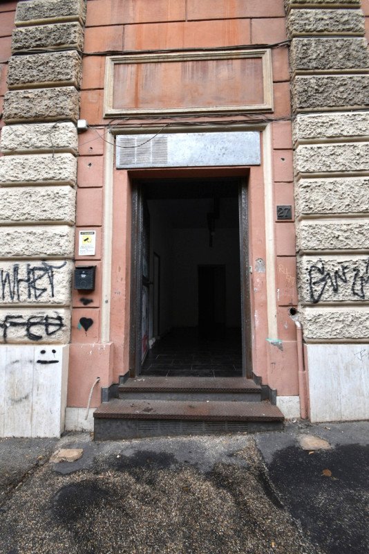 locale di sgombero in affitto a Roma in zona Trastevere