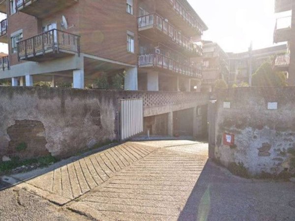 negozio in affitto a Roma in zona Appio Claudio