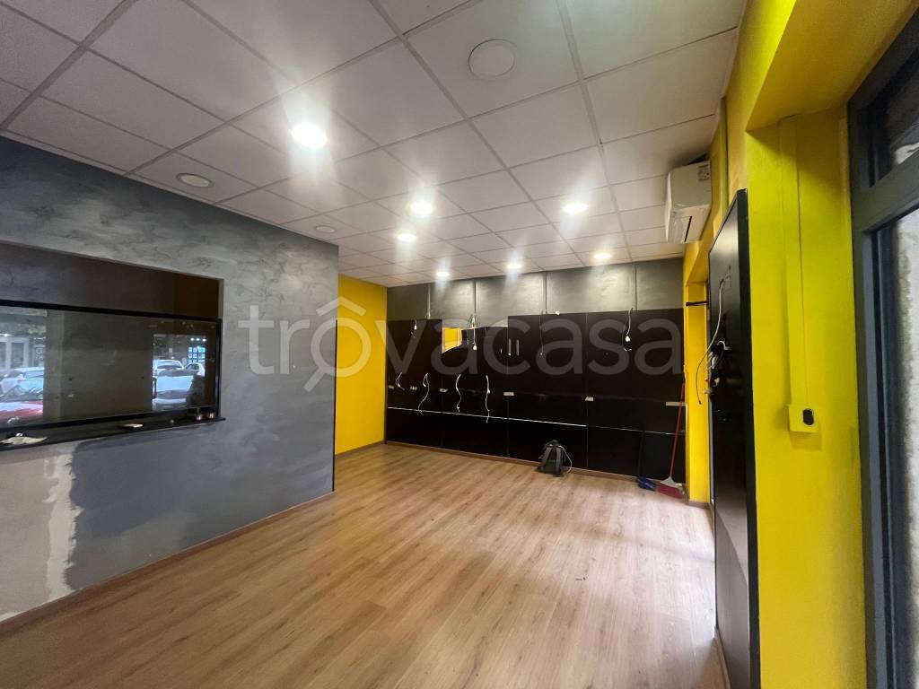 negozio in affitto a Roma in zona Tuscolano