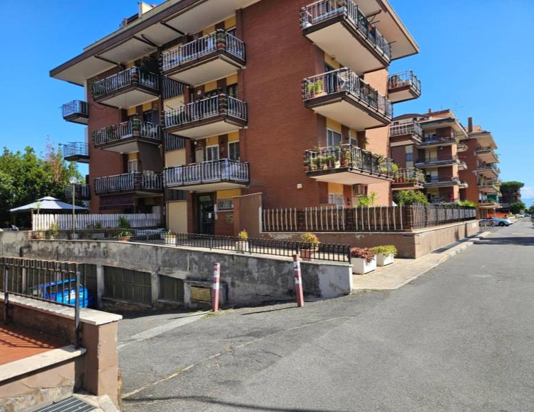 locale commerciale in affitto a Roma in zona Osteria del Curato