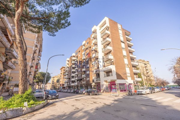 locale commerciale in affitto a Roma in zona Don Bosco