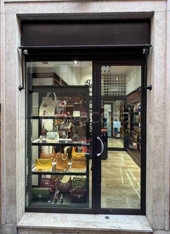 negozio in affitto a Roma in zona Trevi-Colonna