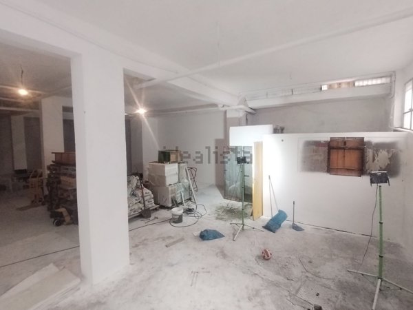 locale commerciale in affitto a Roma in zona Torre Angela