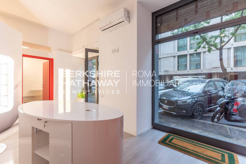 negozio in affitto a Roma in zona Rione Prati