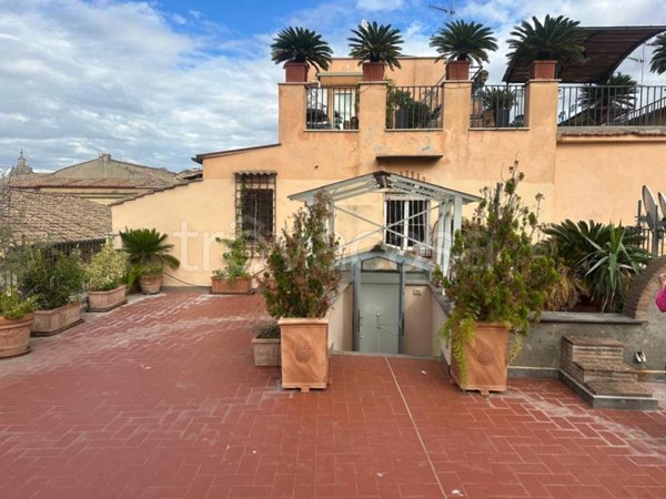 appartamento in affitto a Roma in zona Trevi-Colonna