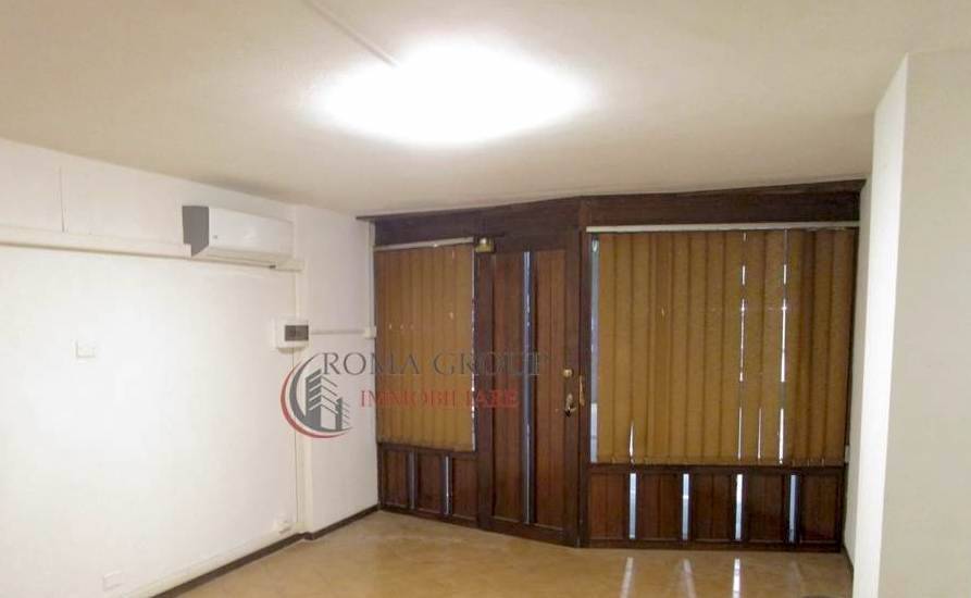 negozio in affitto a Roma in zona Cinecittà