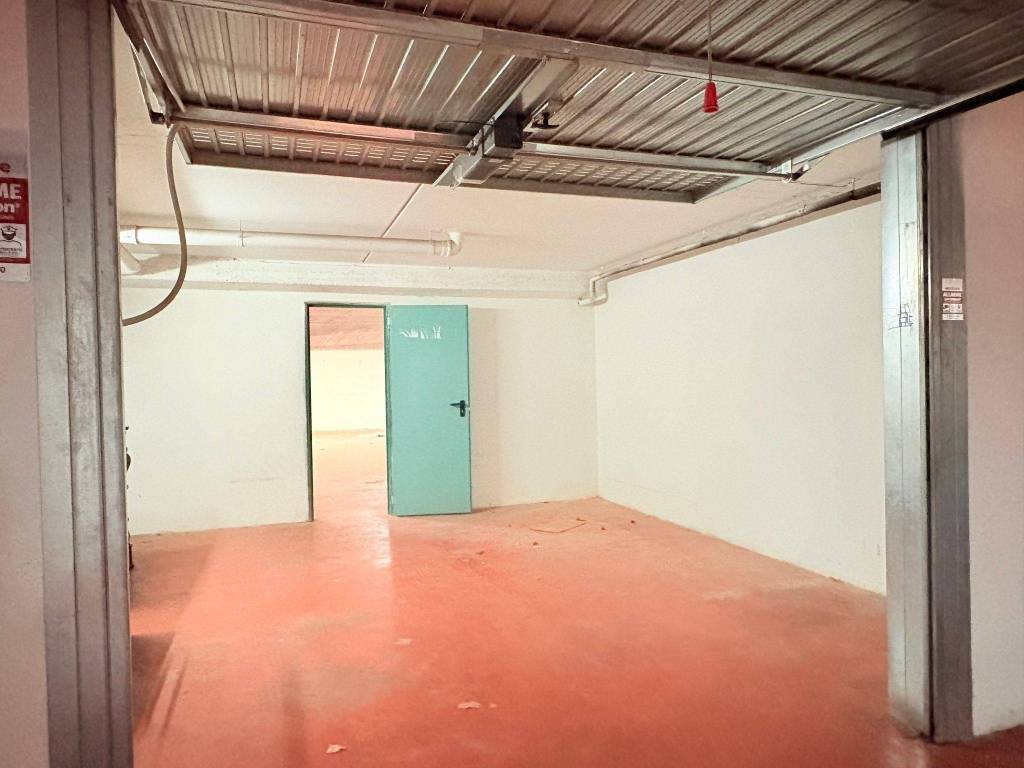 locale di sgombero in affitto a Roma in zona Torrino